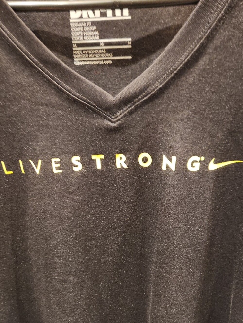 EUC Nike Dri-fit V‑Neck LiveStrong Tee w/Yellow Logo SZ M - Picture 3 of 4